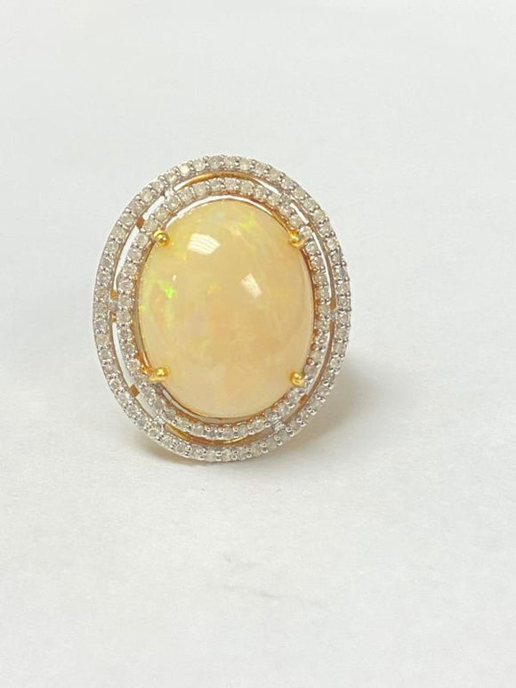 0.58Ct Diamond 7.50Ct Opal 18K Gold Oval-Shaped Ring