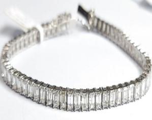 9.40 Ct Emerald Cut Diamond 18Kt White Gold Tennis Bracelet